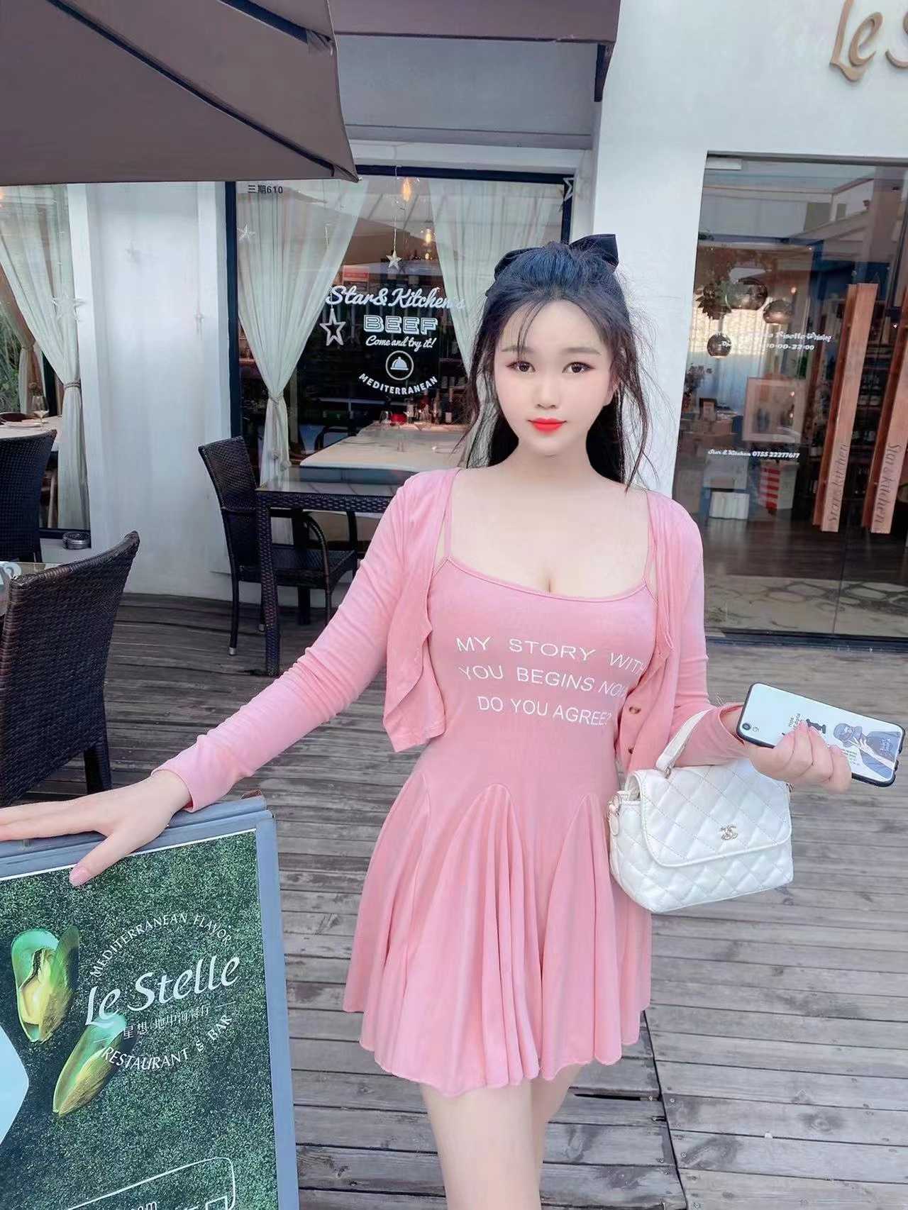 身材很棒皮肤很白的妹子