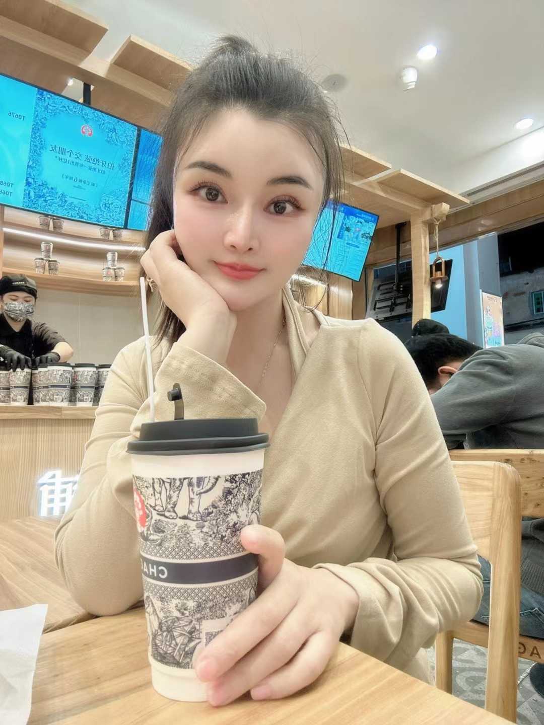 让人流连忘返的美女
