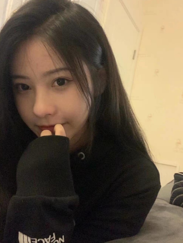 漂亮粉嫩的清纯小美女