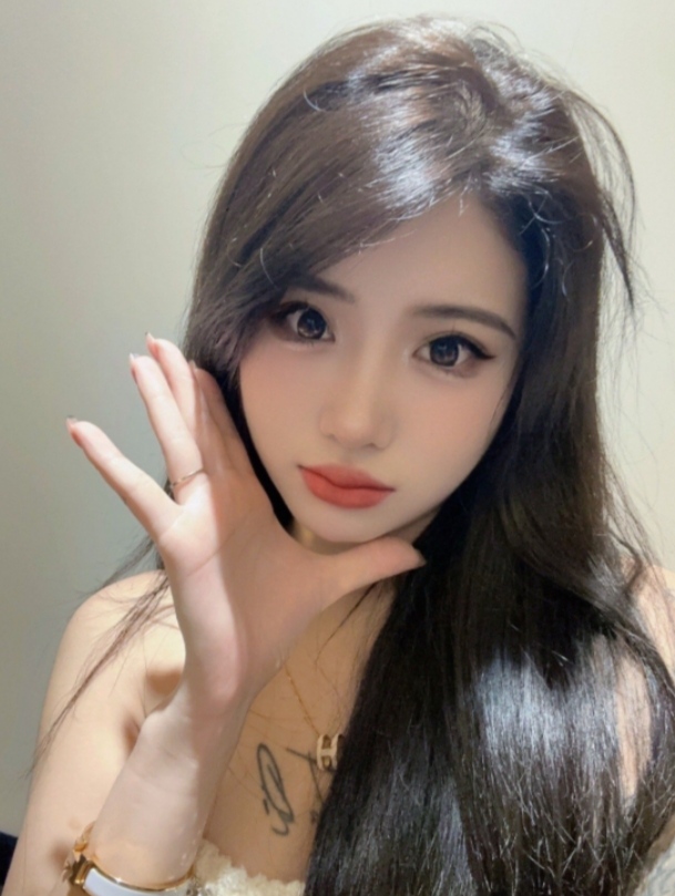 漂亮性感的肉感尤物小玉