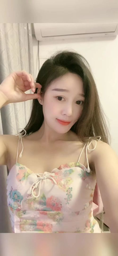 迷人的白净妹子