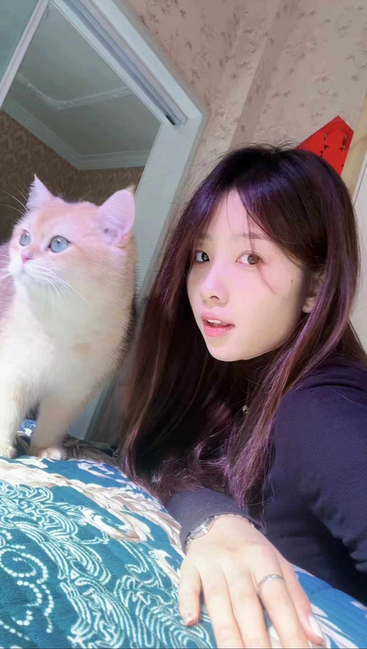 年轻有颜的小姐姐