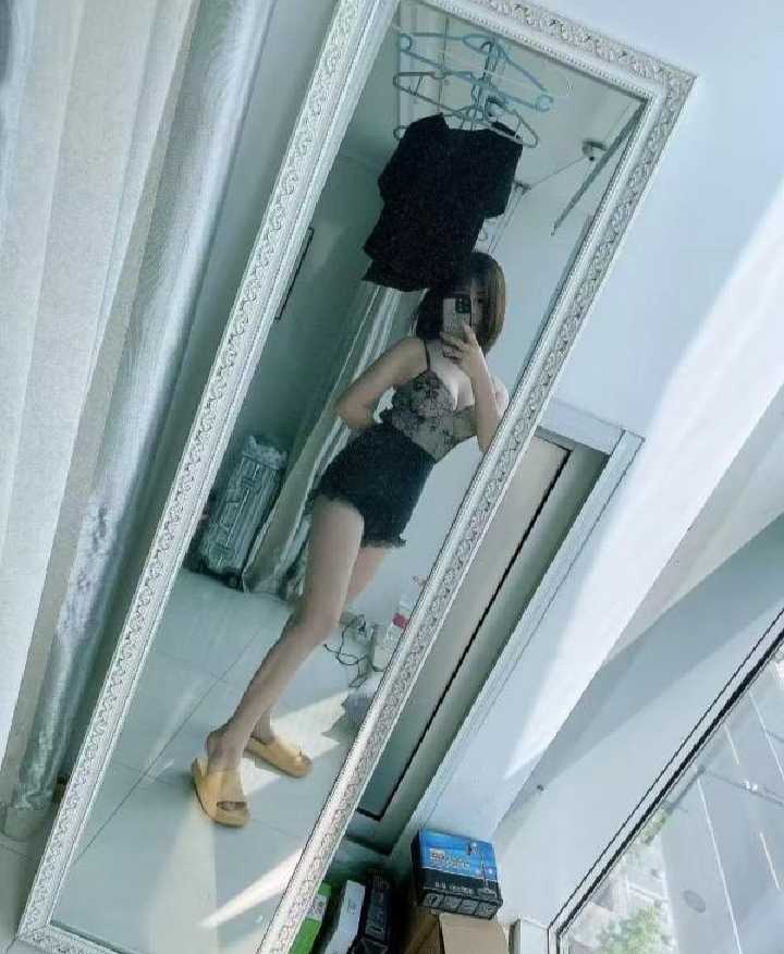 南湖丰满大白兔小姐姐