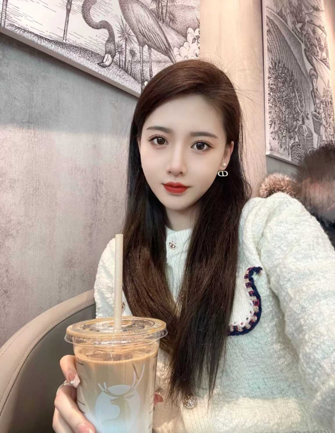 身材颜值很不错的妹子