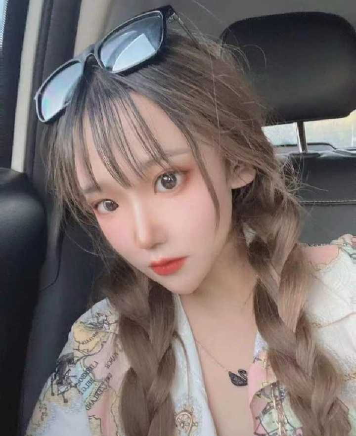 粉嫩呆萌小迷妹西西