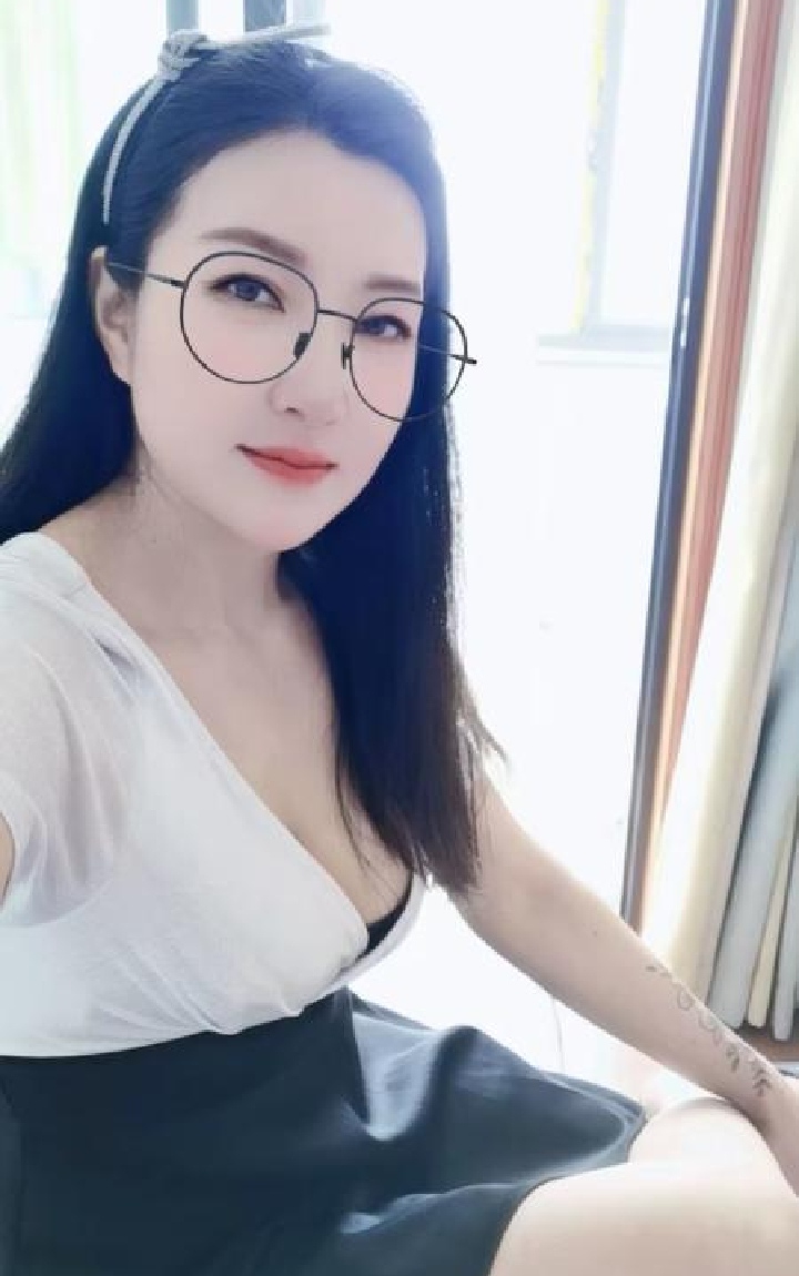 瑶海眼镜少妇贝贝