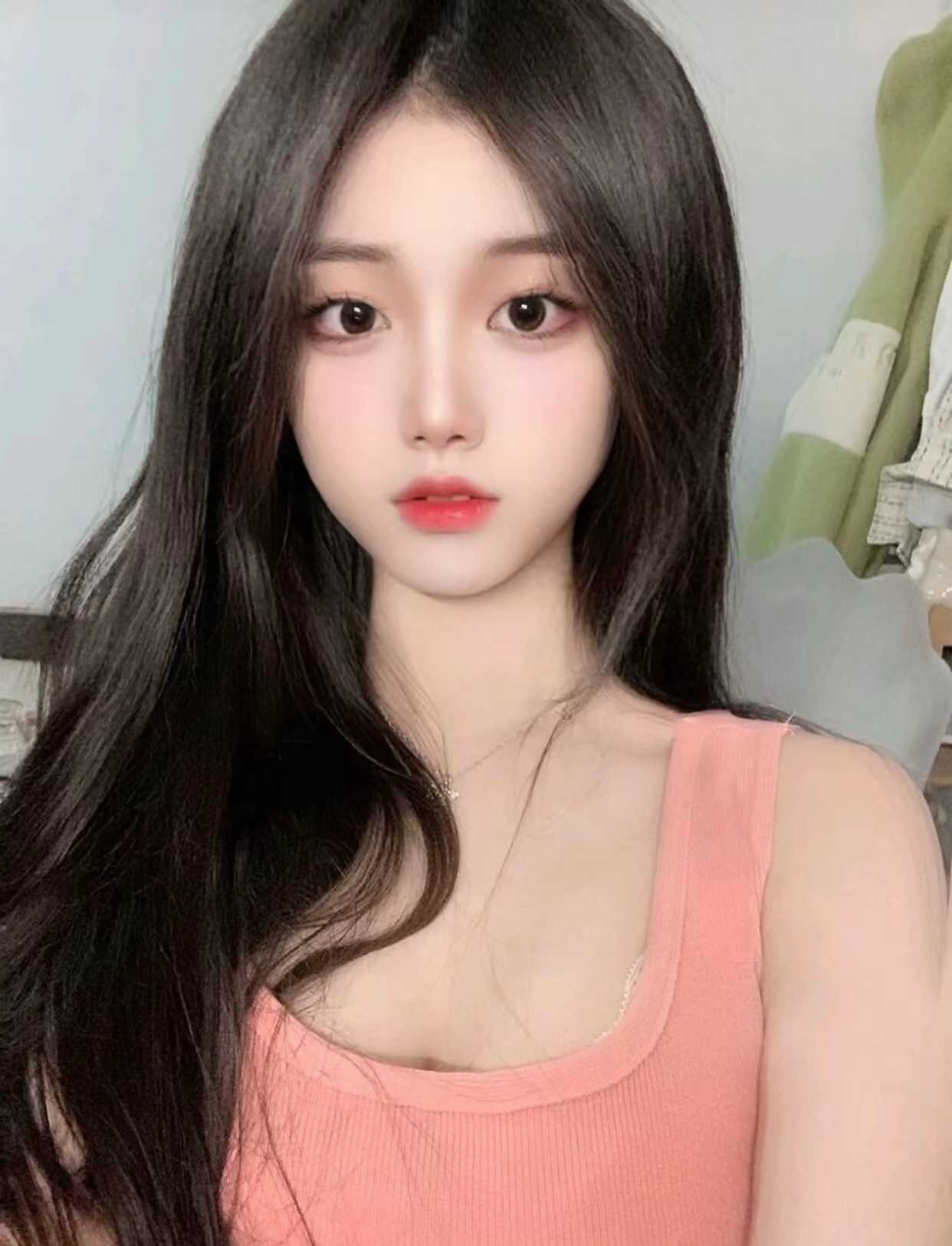 年轻貌美的小姐姐