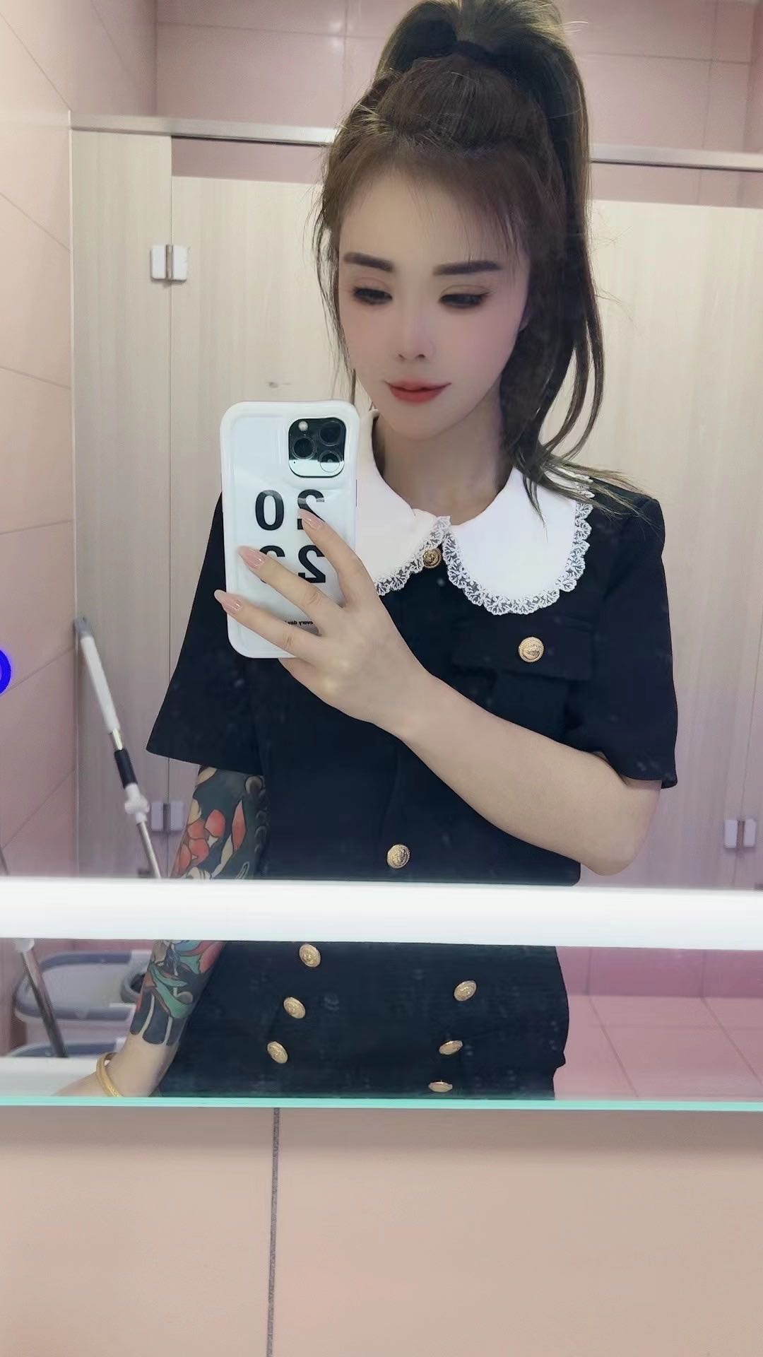 做餐饮的兼职小妹