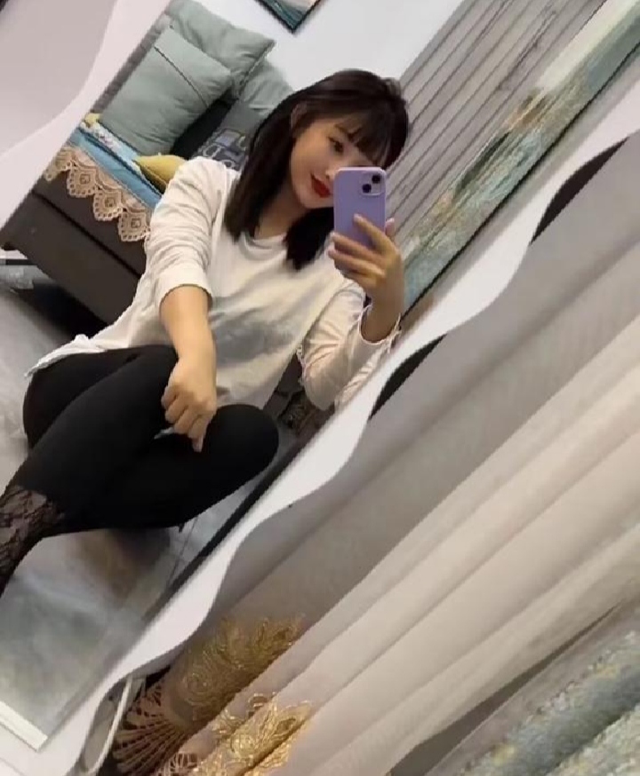 丰满大胸姐姐的诱惑