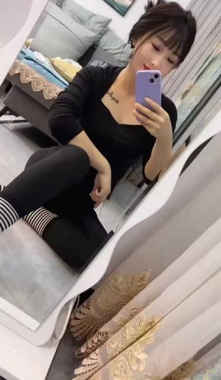 丰满大胸姐姐的诱惑