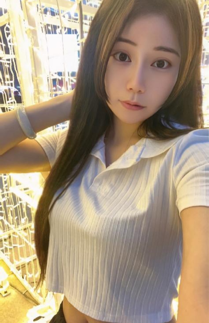 天河粉嫩女仆小女友