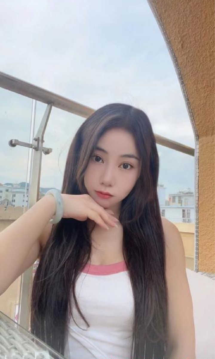 天河粉嫩女仆小女友