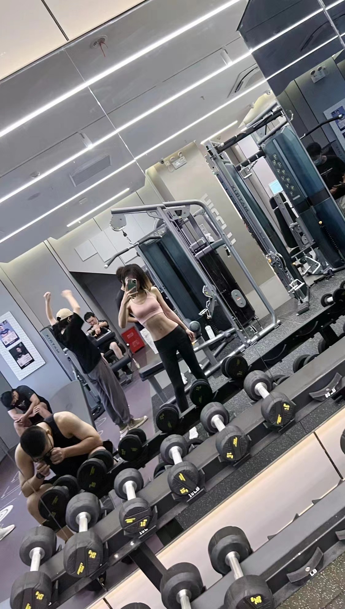 瑜伽健身乖巧小妹