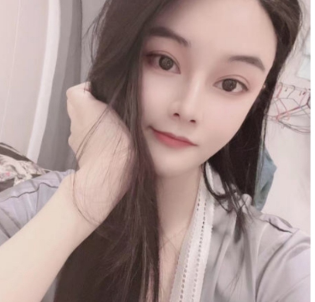 粉嫩大长腿小女友蜜梨