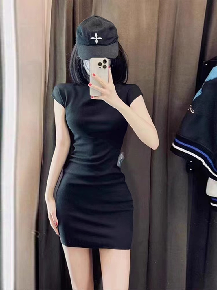 身材高挑性感的小姐姐