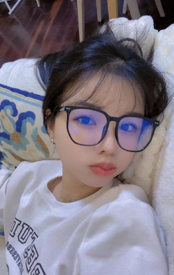 佛系兼职女友型萌妹