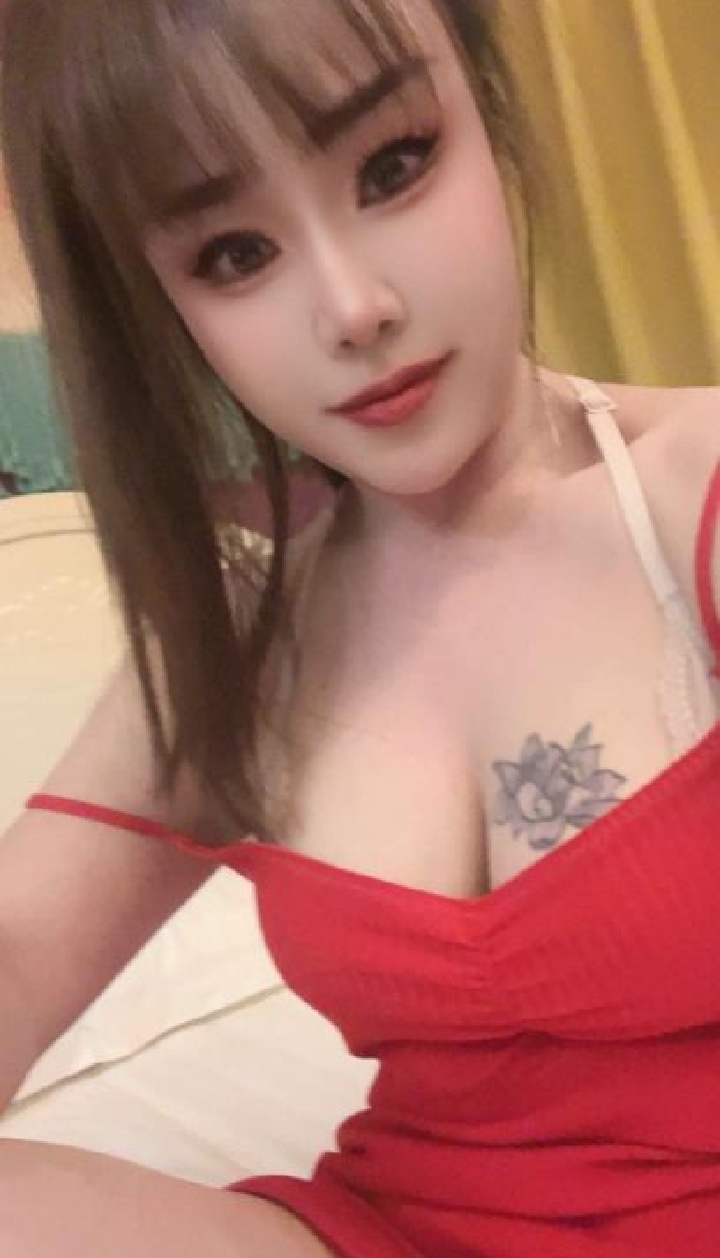 龙爪堰纹身大胸少妇