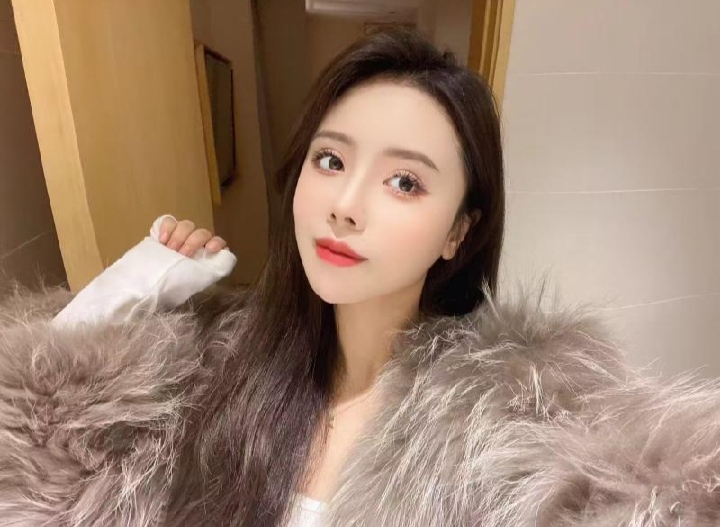 清新妩媚性感的小姐姐