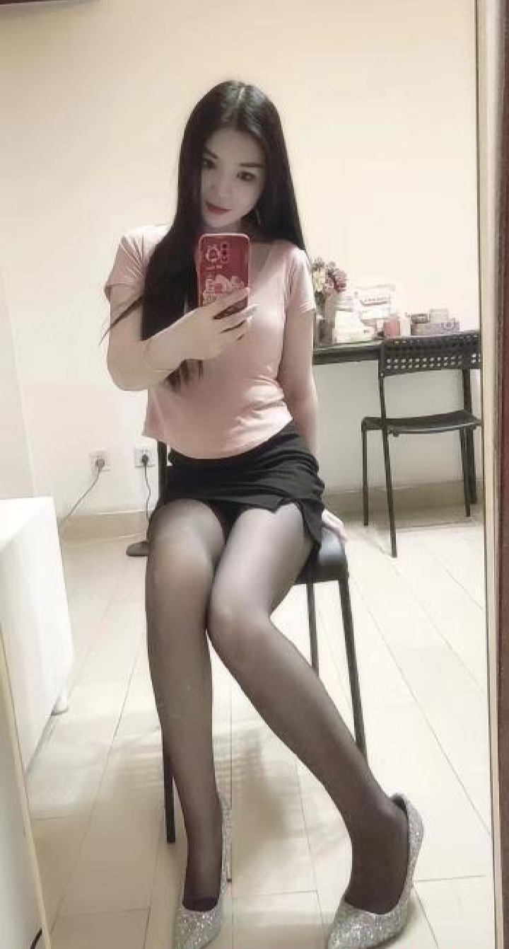 性感黑丝大长腿薇薇