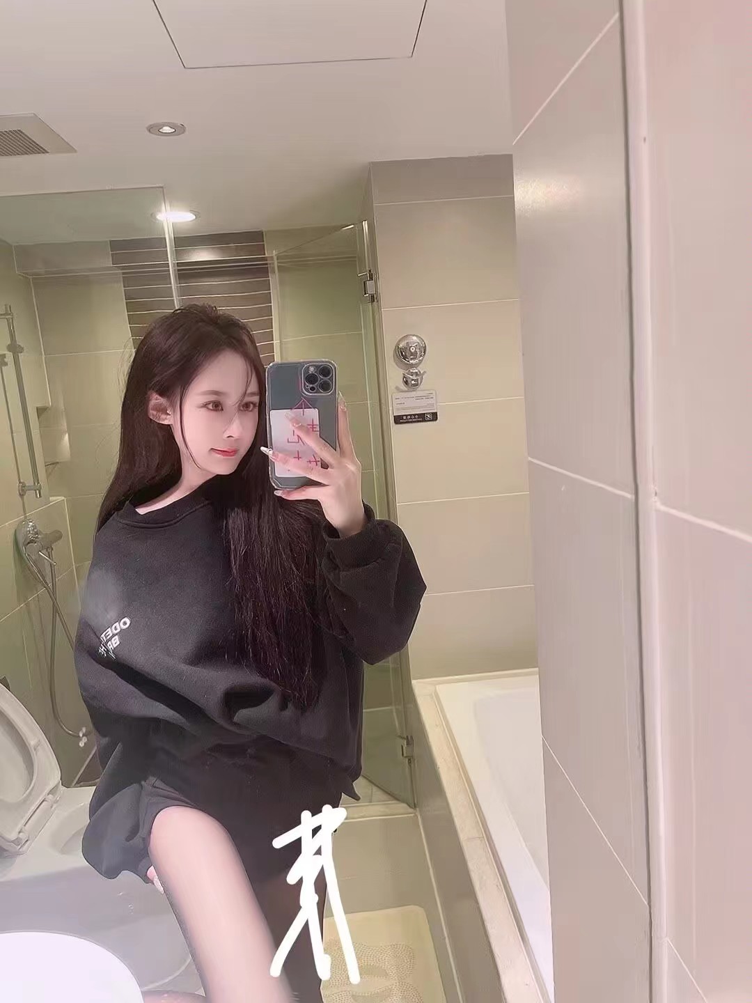 肤白貌美的小姐姐