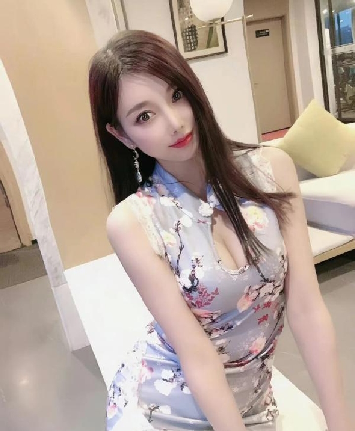 气质高冷颜值嫩妞