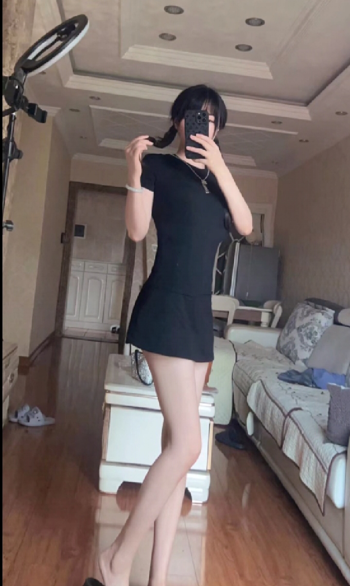 西门高颜值嫩妹依依