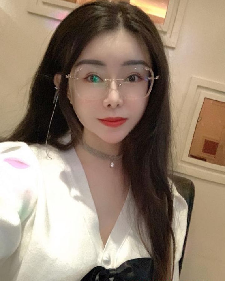 天河风Sao眼镜装欲女