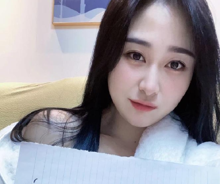 土家族甜美圆润小美妞