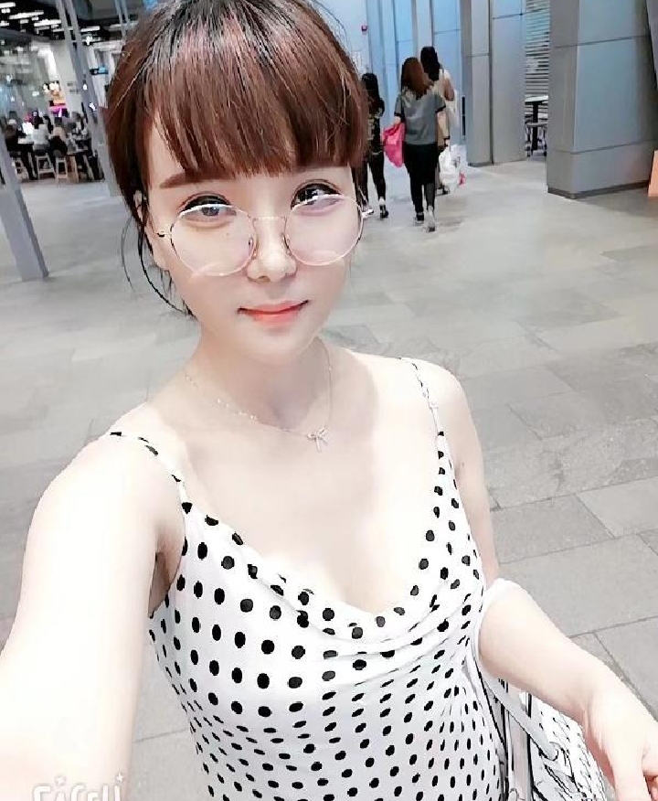 罗湖眼镜少妇磨棒宝儿