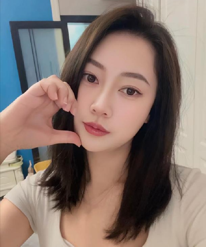 道里绝色美女浪花