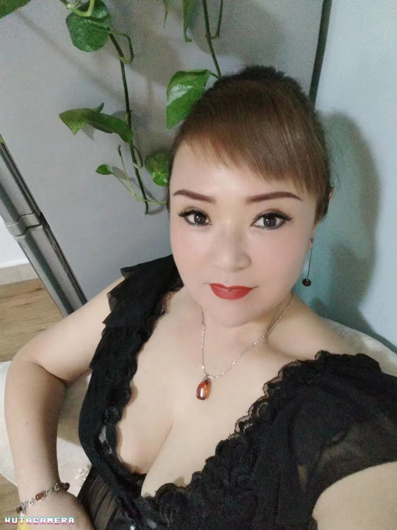 温柔性感肤白嫩少妇