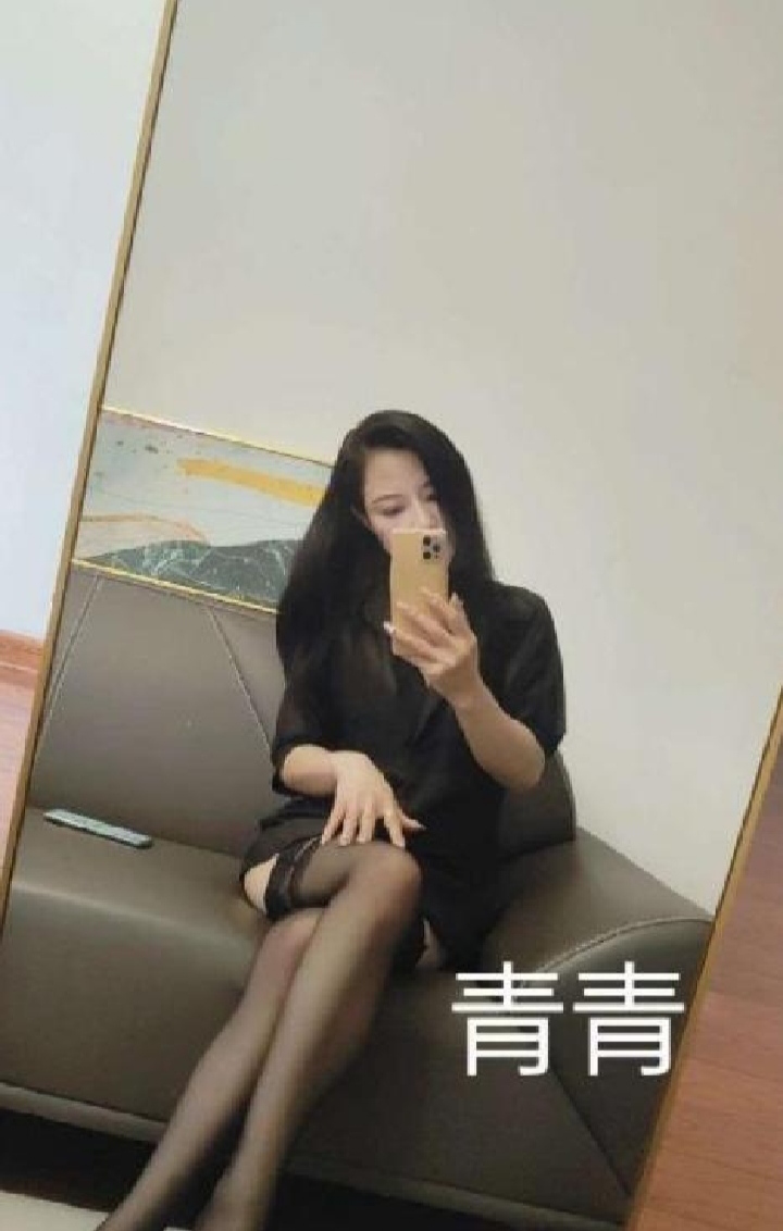 制服丝袜诱惑御姐青青