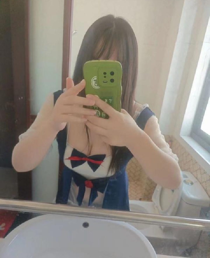 蜀山年轻制服小女友