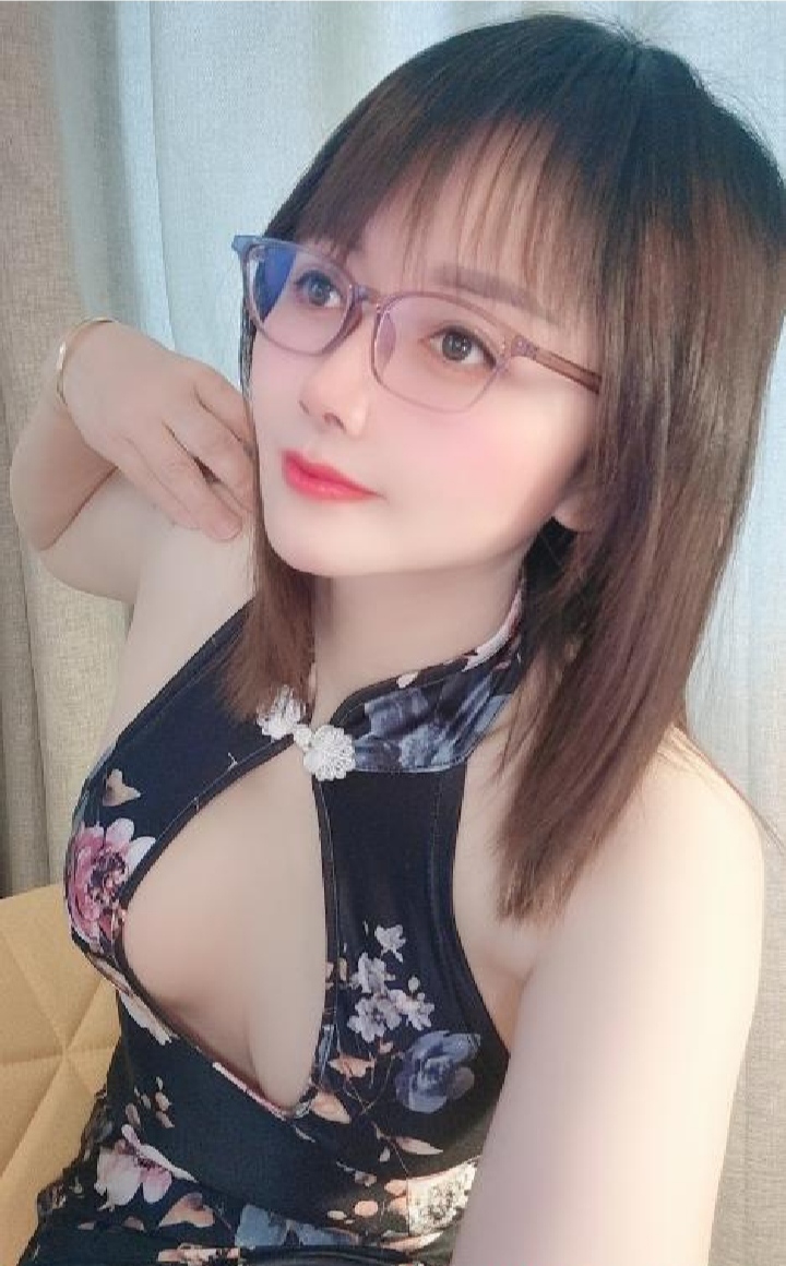 滨江丰满眼镜妹