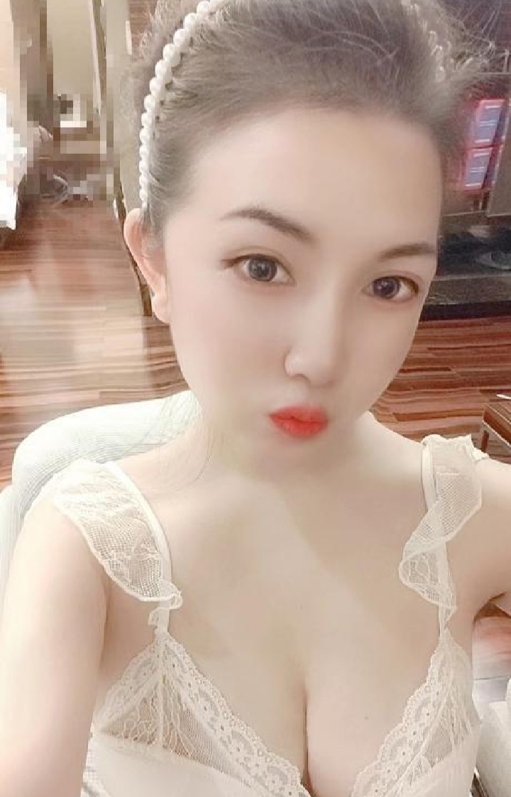 天河白裙朵朵姐