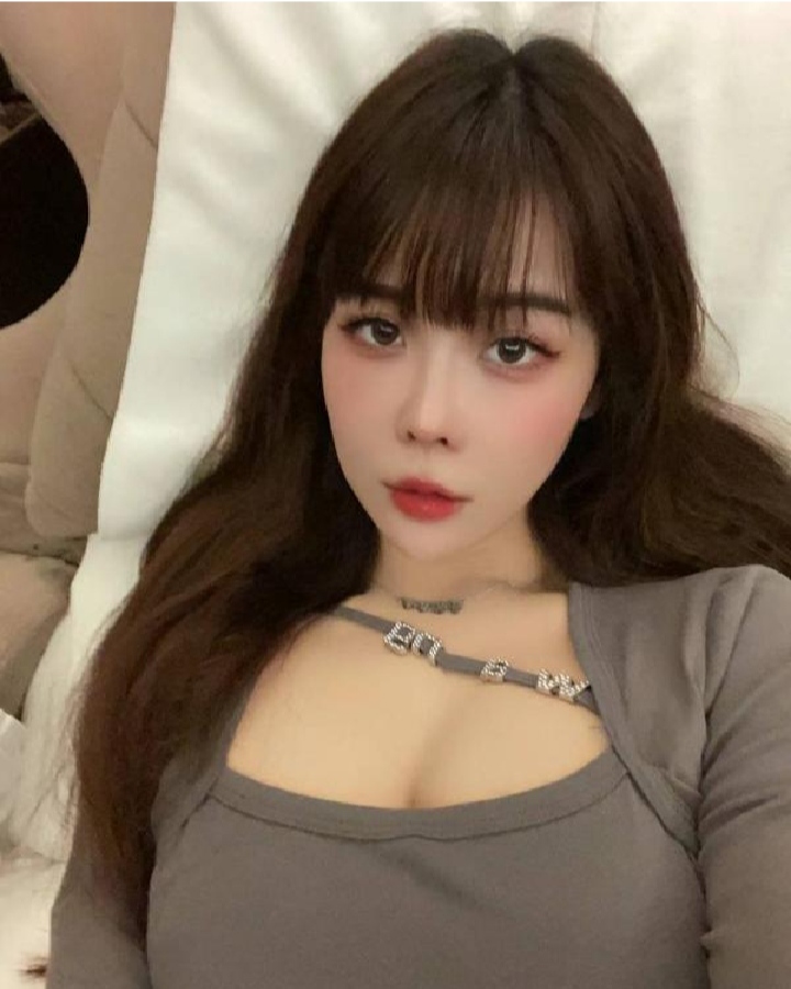 丰满诱人颜值老师