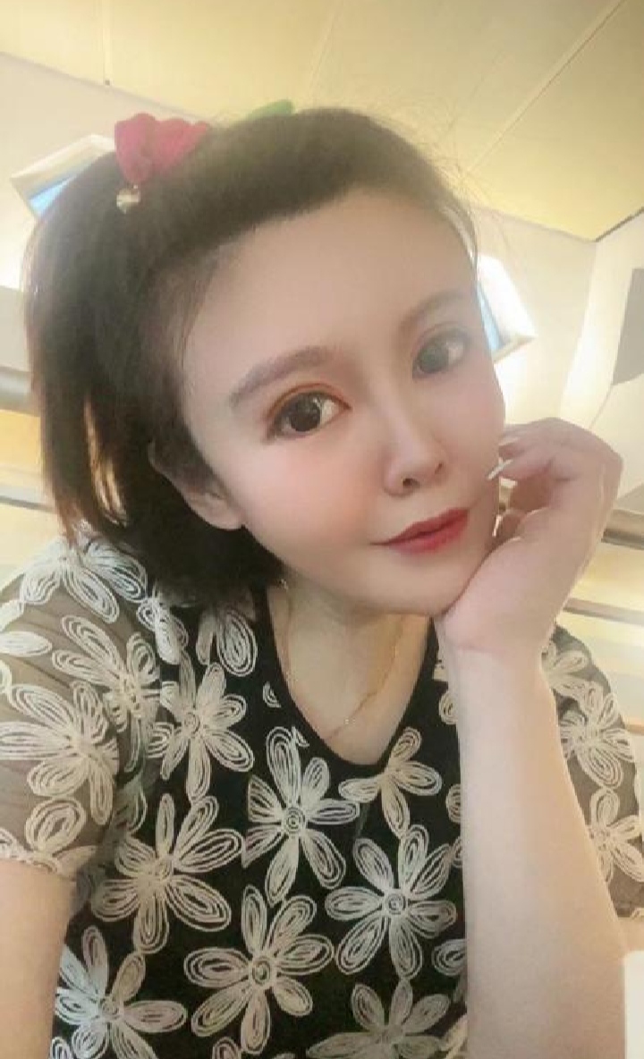 哈尔滨露露肌肤雪白