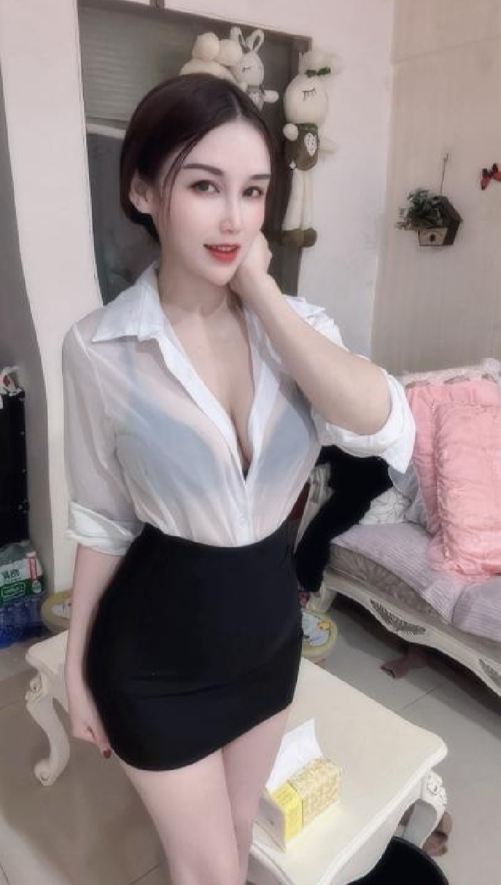 黑丝大长腿美女