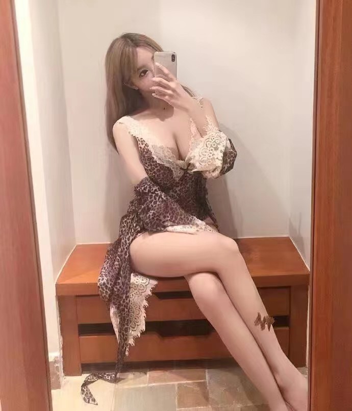 盘龙区性感白嫩小可爱