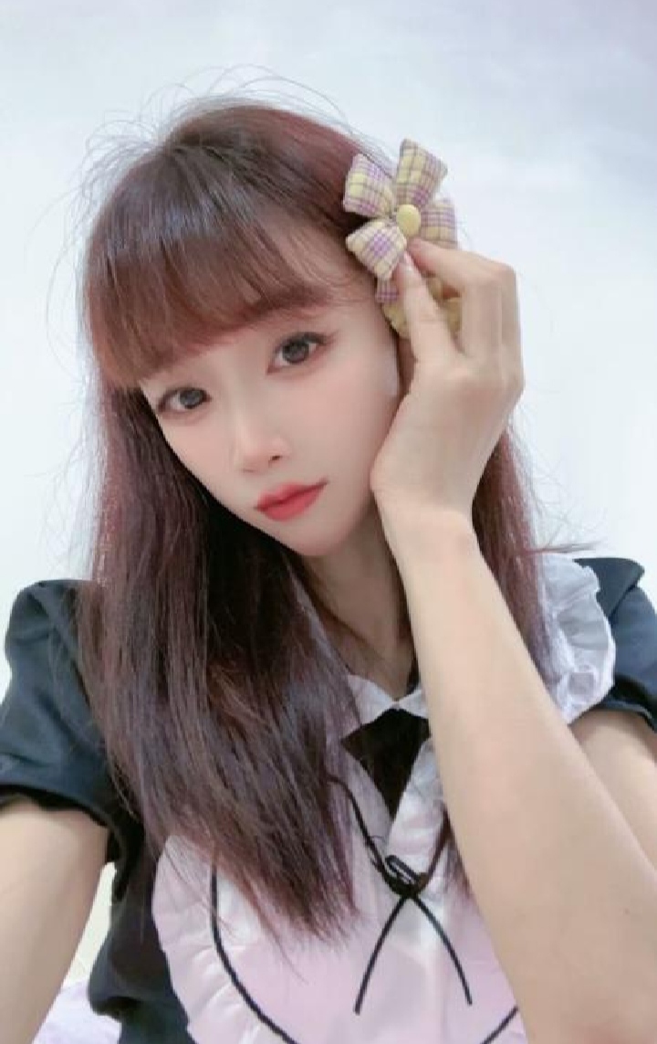 洪山妩媚制服小姐姐子涵