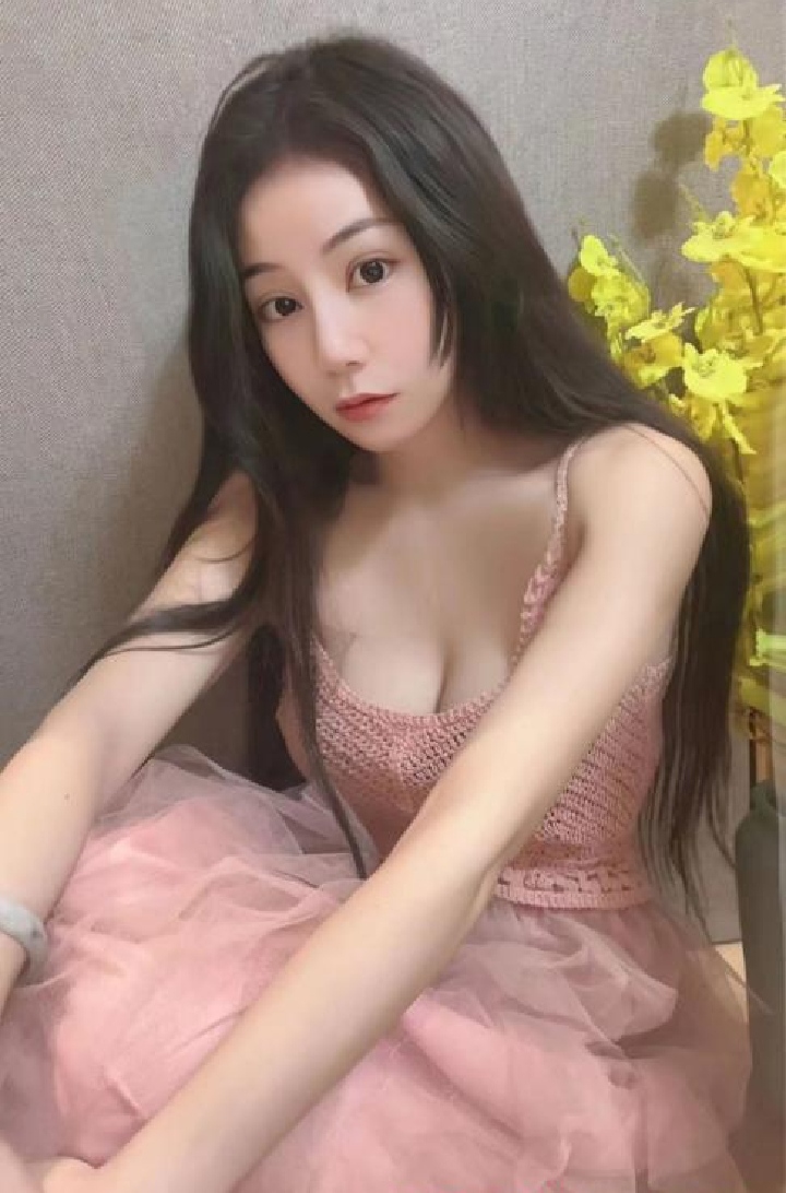 天河粉嫩小美女