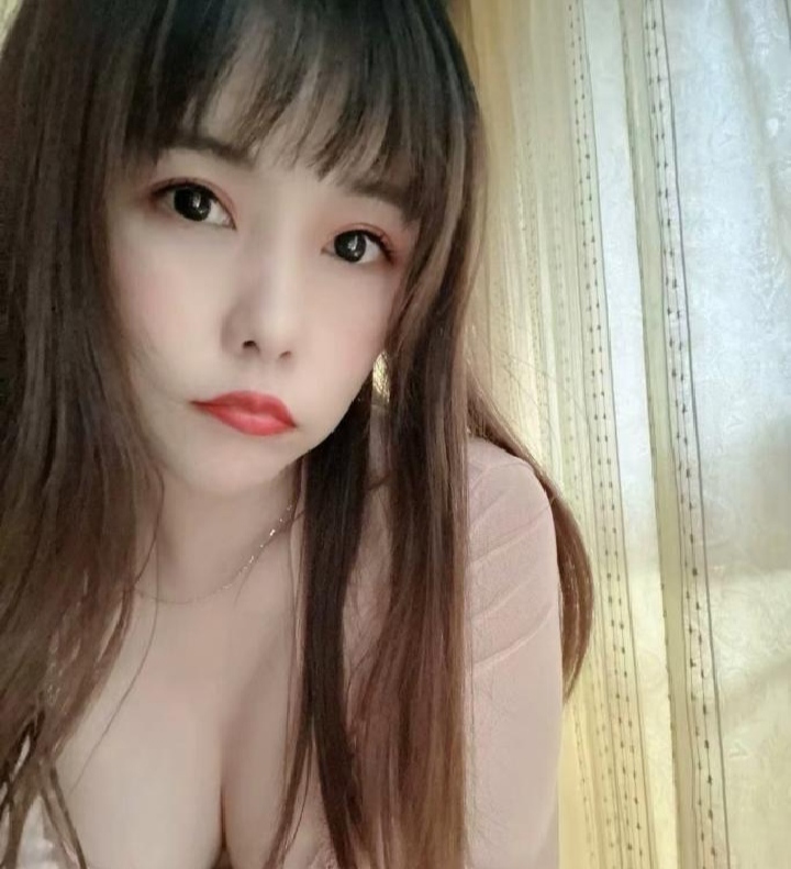 风情白嫩丝袜小姐姐