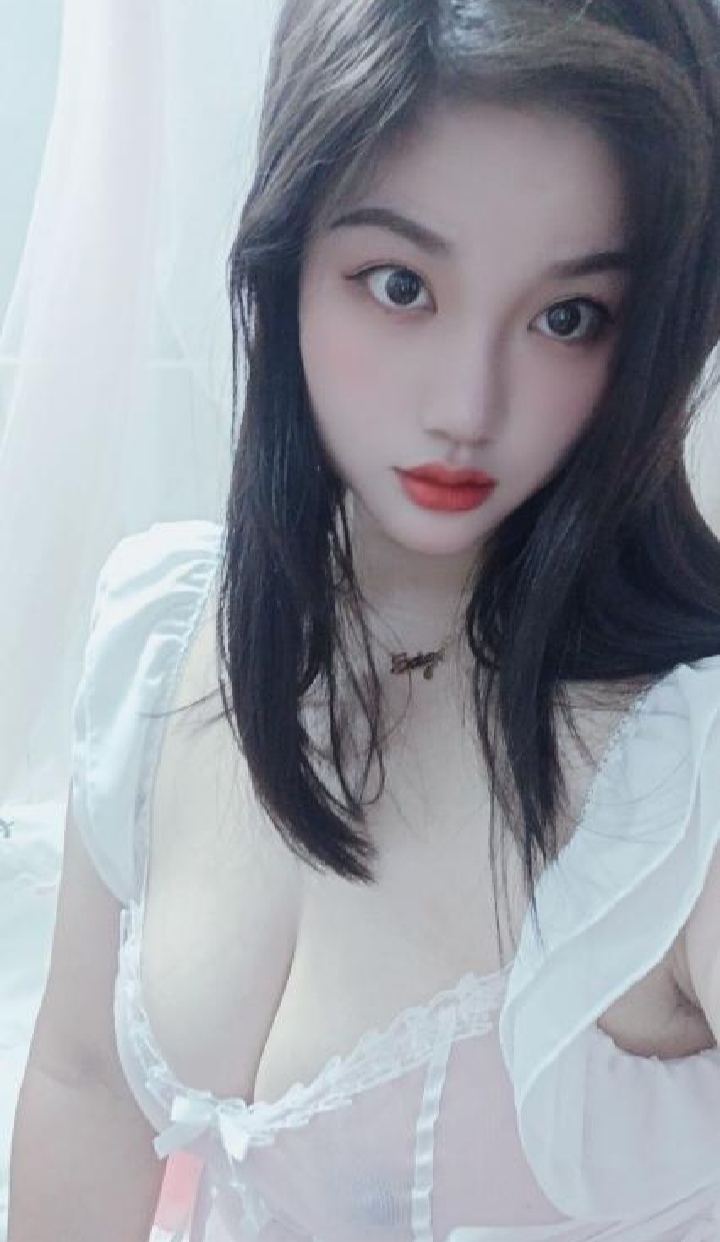 大冲服务系丰满小甜甜