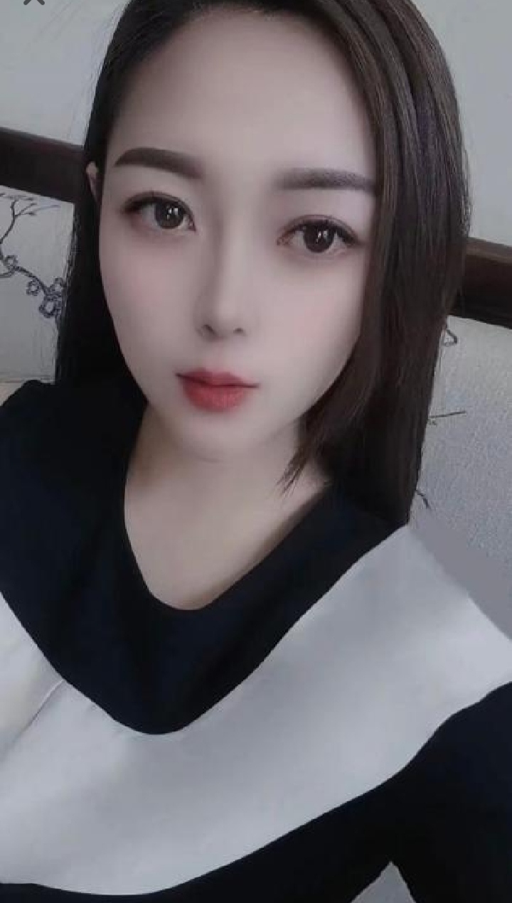 津塔附近尤物御姐