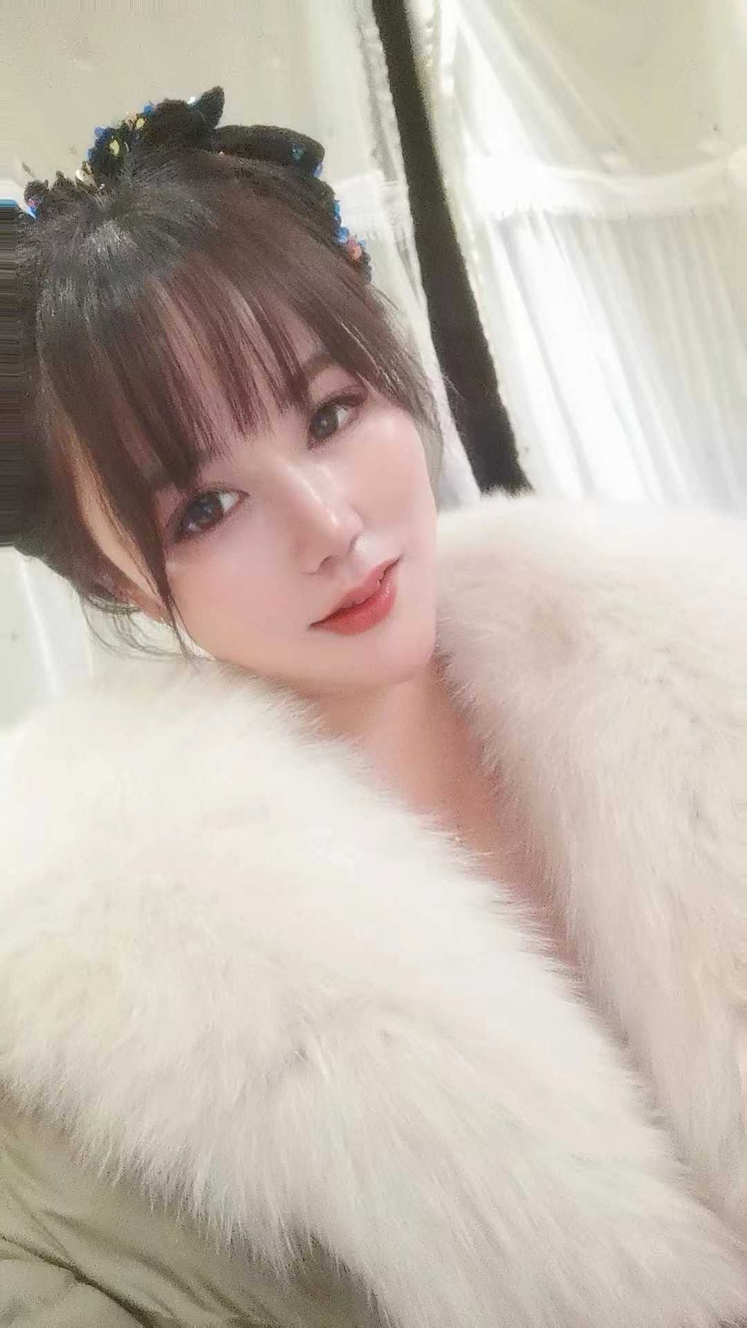 身材超棒胸很大的妹子