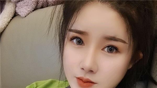 匀称性感的青姑娘