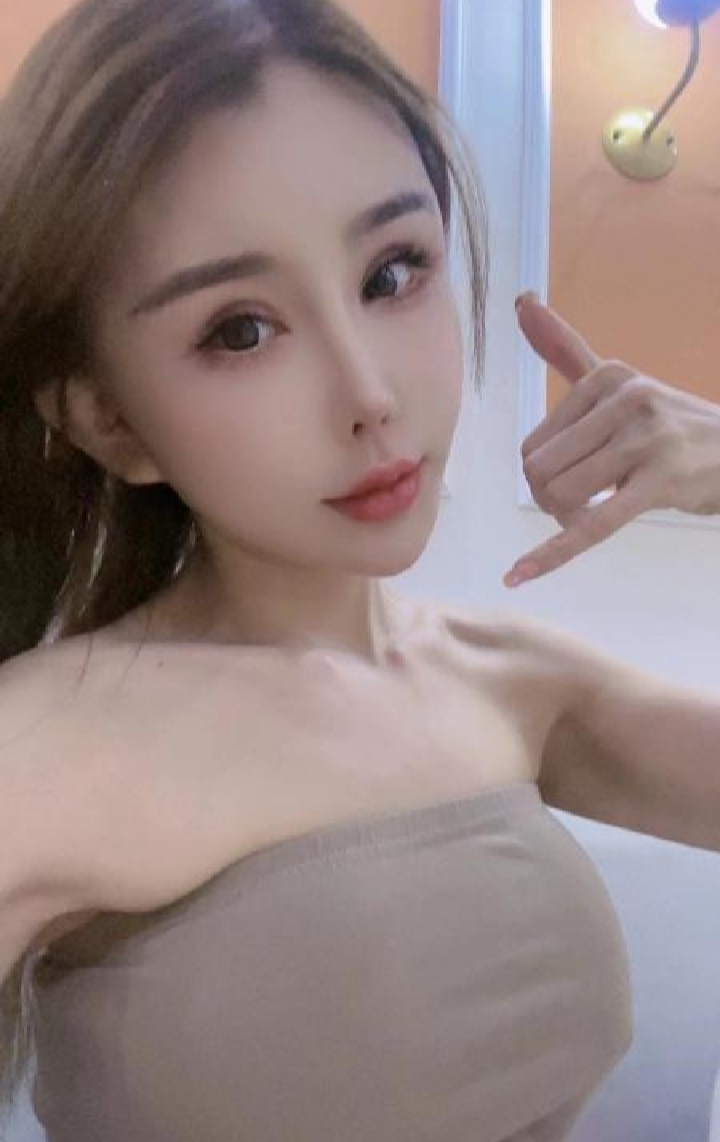 成华苗条火辣妹子