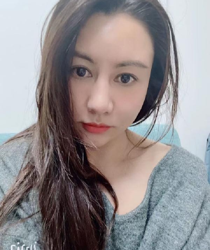 越秀妩媚性感御姐