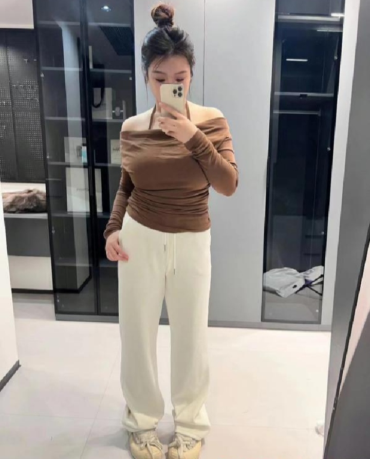 湖塘丰满小姐姐