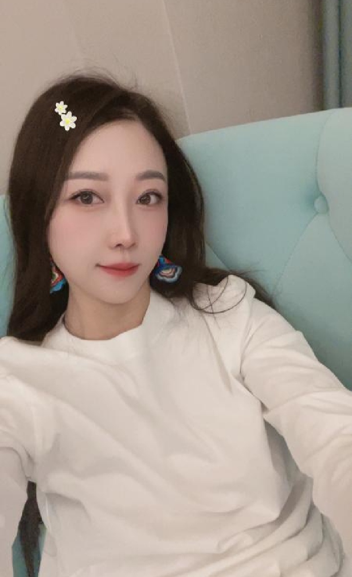 光谷温柔气质女友